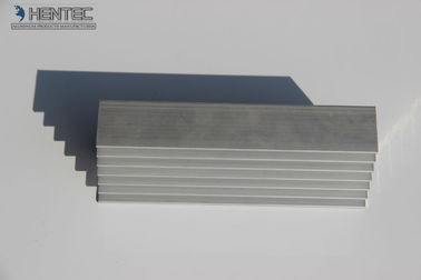 A extrusão de alumínio perfila fazer à máquina do CNC da perfuração de corte anodizado
