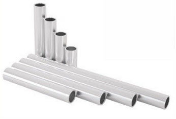 Tubo de alumínio anodizado prateado com o CNC que faz à máquina, furo/corte