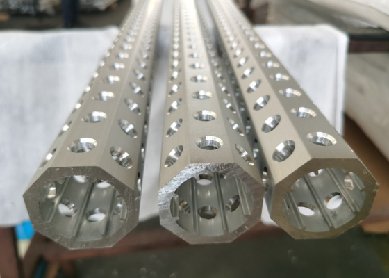 Processamento CNC de perfis industriais de alumínio para equipamento de automação de braços mecânicos