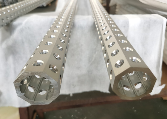 Processamento CNC personalizado Perfis industriais de alumínio para feixe de braço robótico / braço mecânico / equipamento de automação