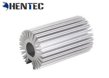 T6 conduziu perfis de alumínio claros da extrusão do dissipador de calor para a iluminação conduzida/máquina