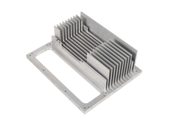 6061 perfis de alumínio da extrusão do dissipador de calor para o refrigerador de água/radiador elétrico/indústria automática